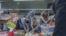 Выдача гуманитарной помощи